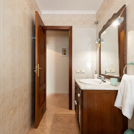Spacious 3br 5 Min Walk To Las Canteras - Parking Сasa de vacaciones